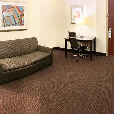 Holiday Inn Express Hotel & Suites Gainesville By Ihg Exterior foto