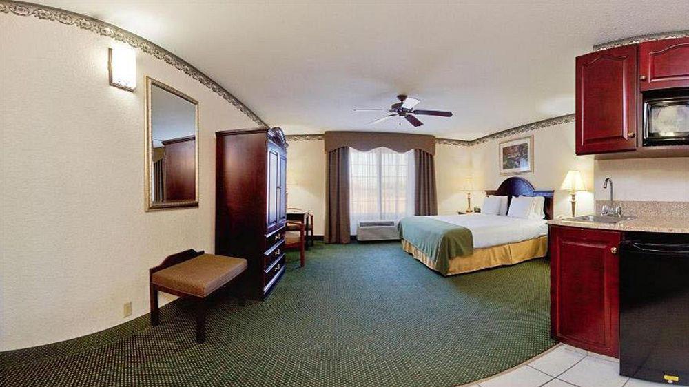 Holiday Inn Express Hotel & Suites Gainesville By Ihg Exterior foto