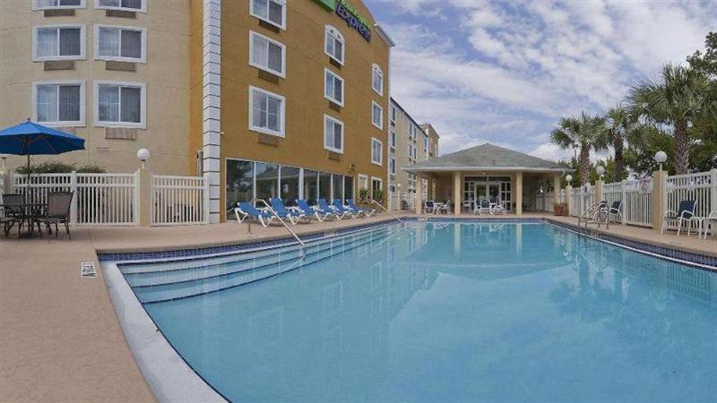 Holiday Inn Express Hotel & Suites Gainesville By Ihg Exterior foto