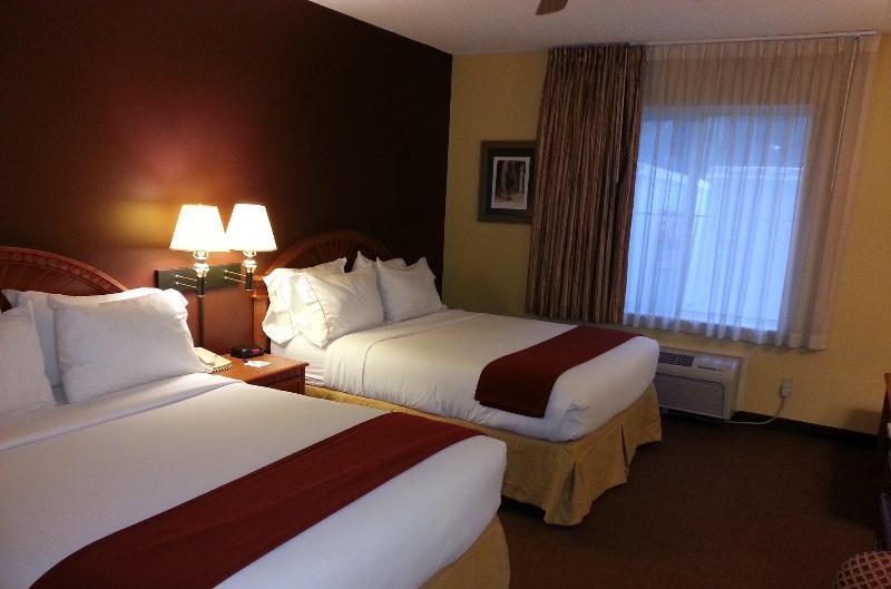 Holiday Inn Express Hotel & Suites Gainesville By Ihg Exterior foto
