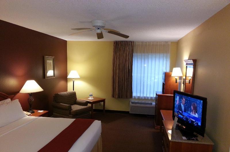 Holiday Inn Express Hotel & Suites Gainesville By Ihg Exterior foto