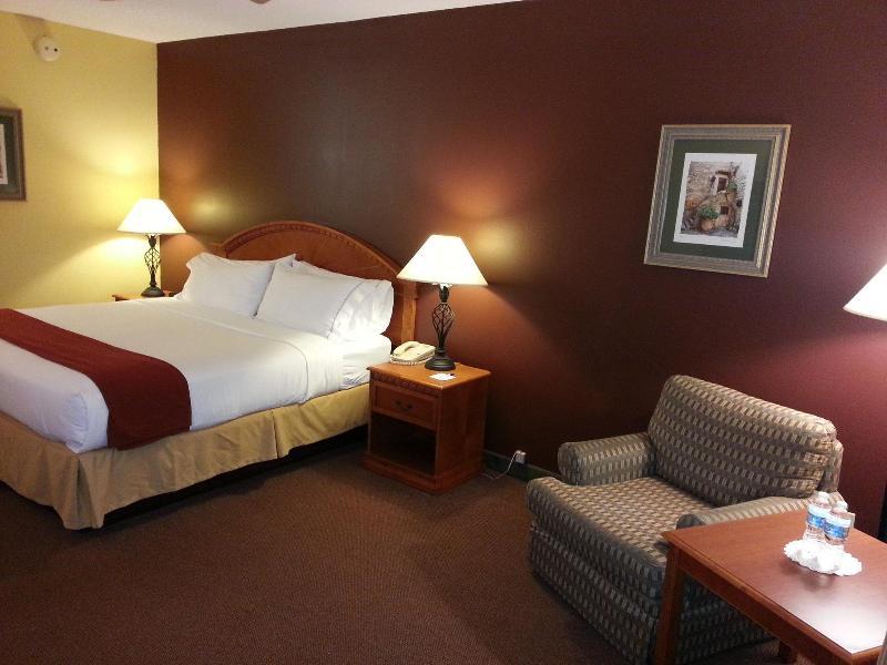 Holiday Inn Express Hotel & Suites Gainesville By Ihg Exterior foto
