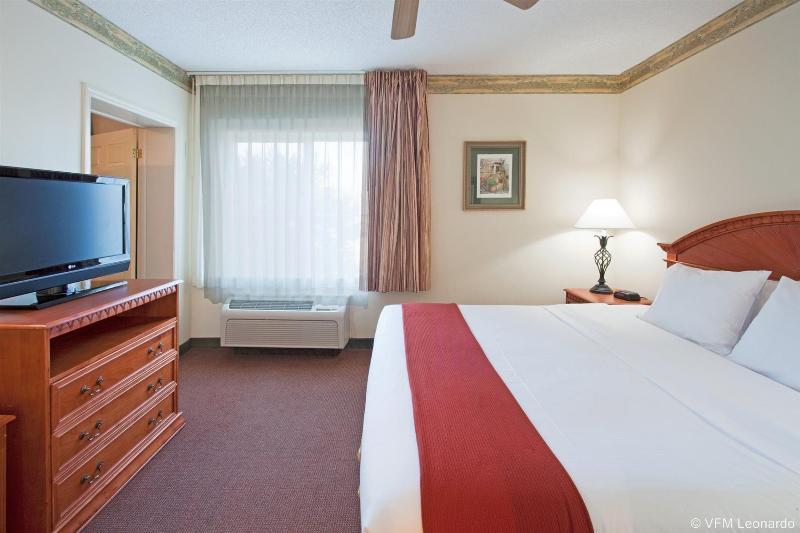 Holiday Inn Express Hotel & Suites Gainesville By Ihg Exterior foto