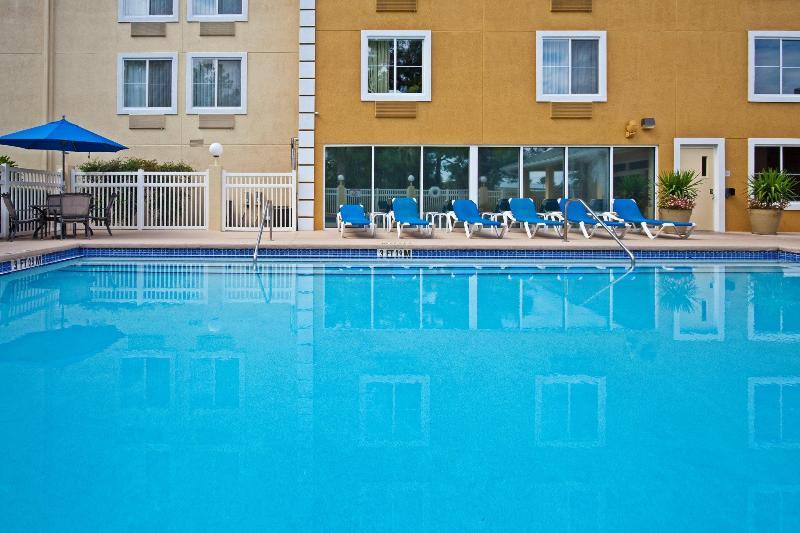 Holiday Inn Express Hotel & Suites Gainesville By Ihg Exterior foto