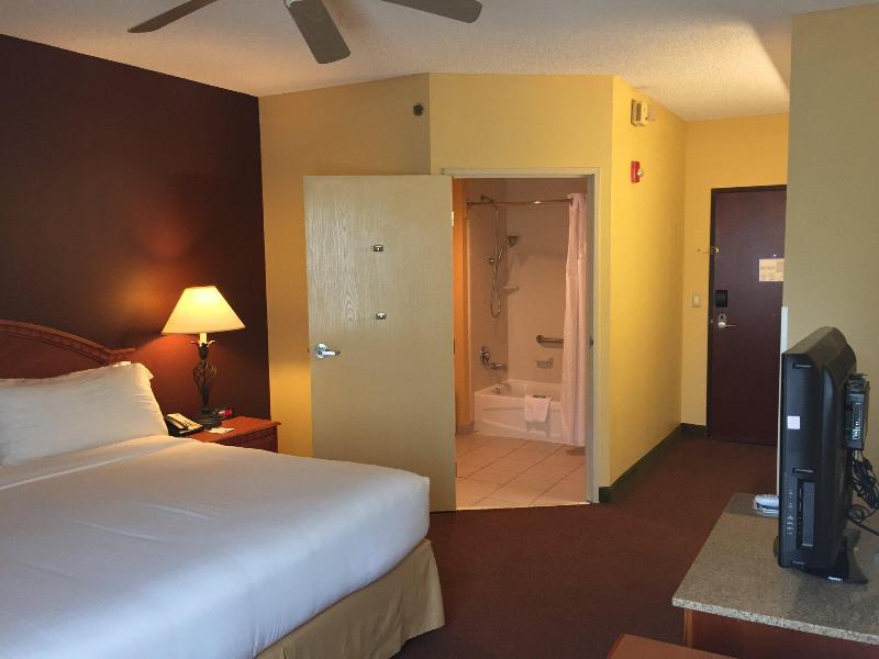 Holiday Inn Express Hotel & Suites Gainesville By Ihg Exterior foto