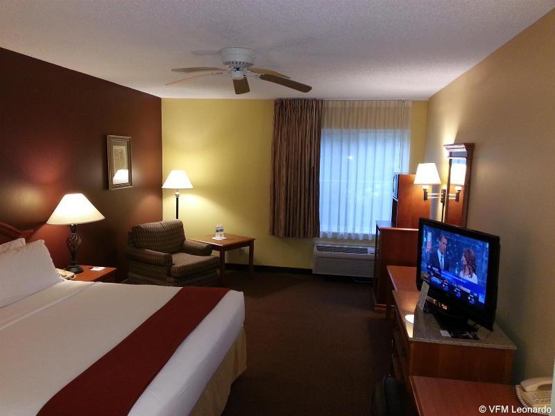 Holiday Inn Express Hotel & Suites Gainesville By Ihg Exterior foto