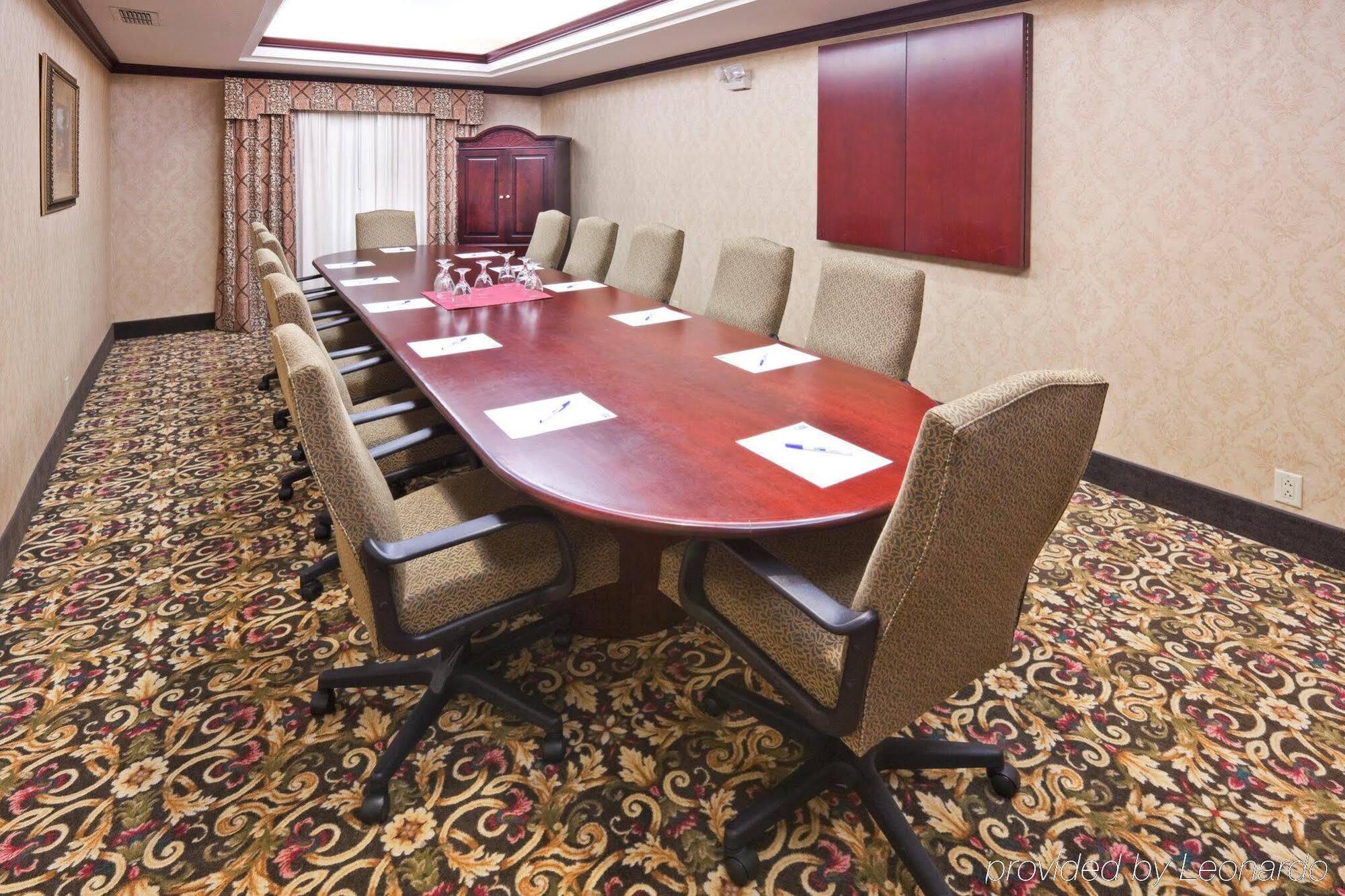 Holiday Inn Express Hotel & Suites Gainesville By Ihg Exterior foto